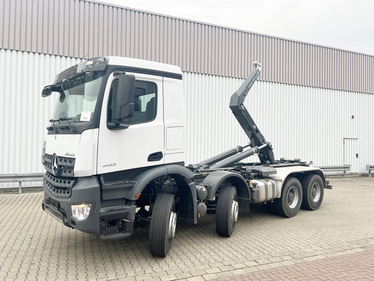 Mercedes-Benz Arocs 4142/48 8x4/4 Arocs 4142/48 8x4/4, Grounder, Meiller RS26 62-K, Funk, Motorabtrieb - شاحنة برافعة خطافية: صورة 1 Mercedes-Benz Arocs 4142/48 8x4/4 Arocs 4142/48 8x4/4, Grounder, Meiller RS26 62-K, Funk, Motorabtrieb - شاحنة برافعة خطافية: صورة 1