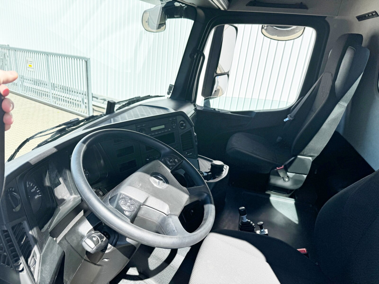 Mercedes-Benz Arocs 4142/48 K 8x4/4 Arocs 4142/48 K 8x4/4, Meiller Bordmatik links - شاحنة قلاب: صورة 4 Mercedes-Benz Arocs 4142/48 K 8x4/4 Arocs 4142/48 K 8x4/4, Meiller Bordmatik links - شاحنة قلاب: صورة 4