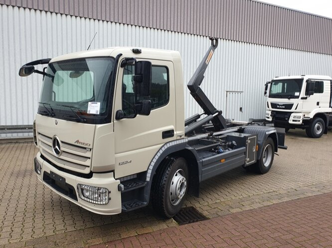 Mercedes-Benz Atego 1224 K 4x2 Atego 1224 K 4x2 - شاحنة برافعة خطافية: صورة 1 Mercedes-Benz Atego 1224 K 4x2 Atego 1224 K 4x2 - شاحنة برافعة خطافية: صورة 1