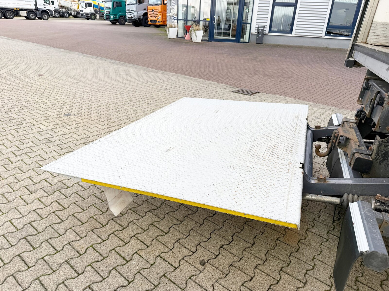 Mercedes-Benz Atego 1330 4x4 Atego 1330 4x4, Iso-Koffer mit Heizung, LBW - شاحنة صندوقية: صورة 2 Mercedes-Benz Atego 1330 4x4 Atego 1330 4x4, Iso-Koffer mit Heizung, LBW - شاحنة صندوقية: صورة 2