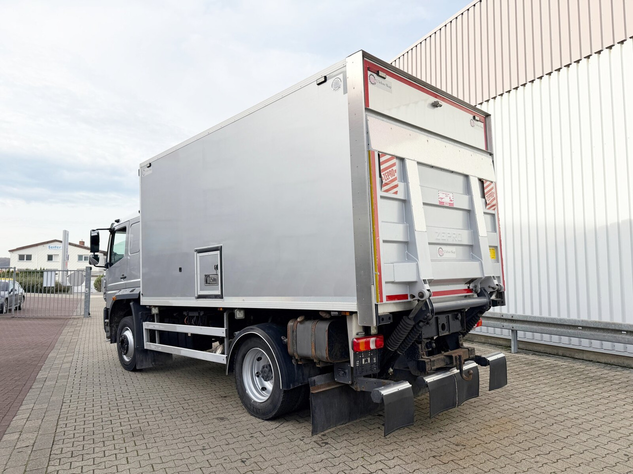 Mercedes-Benz Atego 1330 4x4 Atego 1330 4x4, Iso-Koffer mit Heizung, LBW - شاحنة صندوقية: صورة 3 Mercedes-Benz Atego 1330 4x4 Atego 1330 4x4, Iso-Koffer mit Heizung, LBW - شاحنة صندوقية: صورة 3