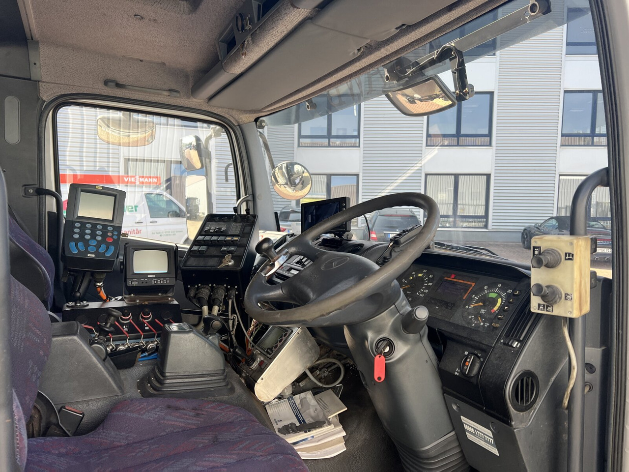 Mercedes-Benz Atego 1828 L 4x2 Atego 1828 L 4x2, Rechtslenker, Winterdienstaustattung - شاحنة بهيكل معدني للمقصورة: صورة 5 Mercedes-Benz Atego 1828 L 4x2 Atego 1828 L 4x2, Rechtslenker, Winterdienstaustattung - شاحنة بهيكل معدني للمقصورة: صورة 5