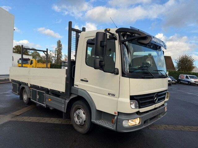 Mercedes-Benz Atego 816 4 x 2 - شاحنات مسطحة: صورة 2 Mercedes-Benz Atego 816 4 x 2 - شاحنات مسطحة: صورة 2