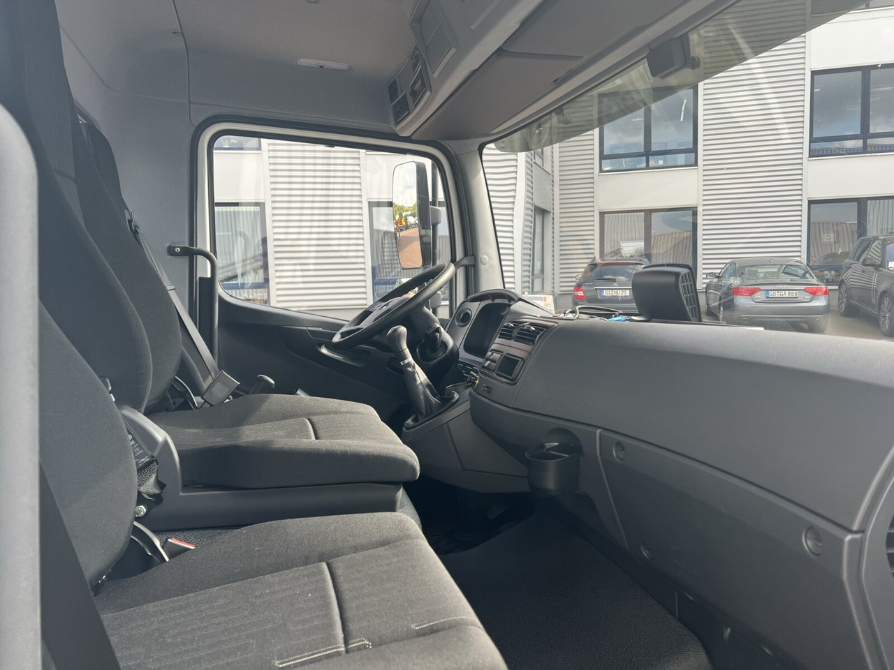 Interior photo 2: تأجير Mercedes-Benz Atego 818/23 K 4x2 Atego 818/23 K 4x2, 2x AHK, 5x VORHANDEN! Mercedes-Benz Atego 818/23 K 4x2 Atego 818/23 K 4x2, 2x AHK, 5x VORHANDEN!