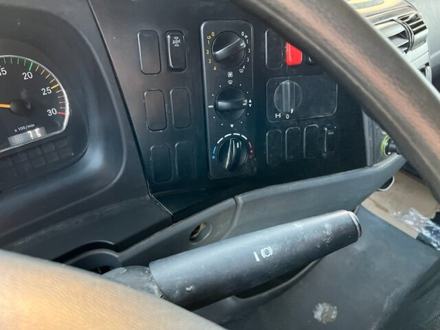 شاحنة ذات ستائر جانبية Mercedes-Benz Atego 822 4x2 Atego 822 4x2, Doka mit Kombisitzbank: صورة 5