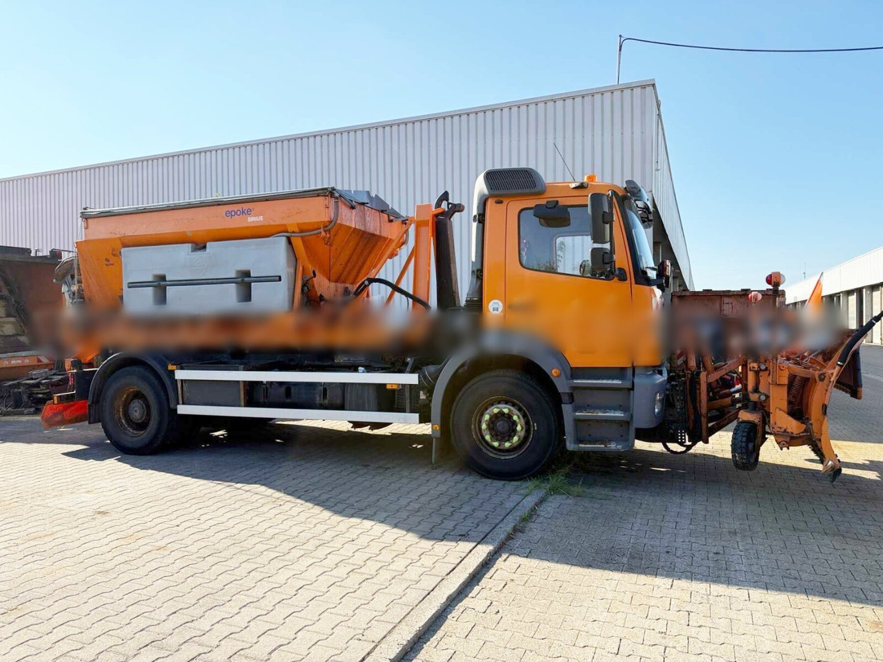 Mercedes-Benz Axor 1824 L 4x2 Axor 1824 L 4x2, Motorabtrieb, Winterdienstausstattung - شاحنة برافعة خطافية: صورة 2 Mercedes-Benz Axor 1824 L 4x2 Axor 1824 L 4x2, Motorabtrieb, Winterdienstausstattung - شاحنة برافعة خطافية: صورة 2