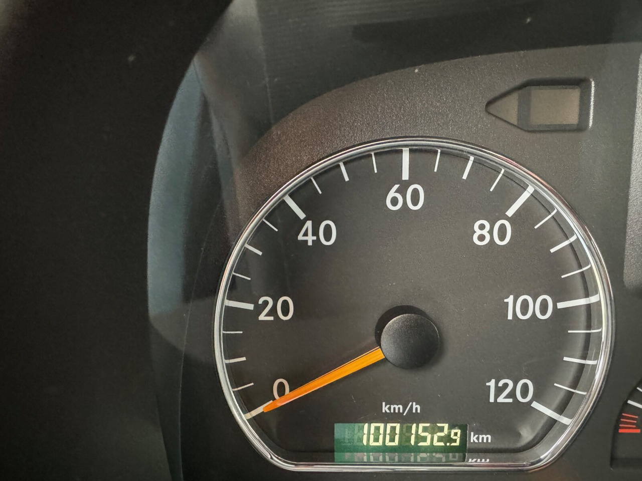 Mercedes-Benz Axor 1833 L 4x2 Axor 1833 L 4x2, Getränkekoffer - شاحنة صندوقية: صورة 4 Mercedes-Benz Axor 1833 L 4x2 Axor 1833 L 4x2, Getränkekoffer - شاحنة صندوقية: صورة 4