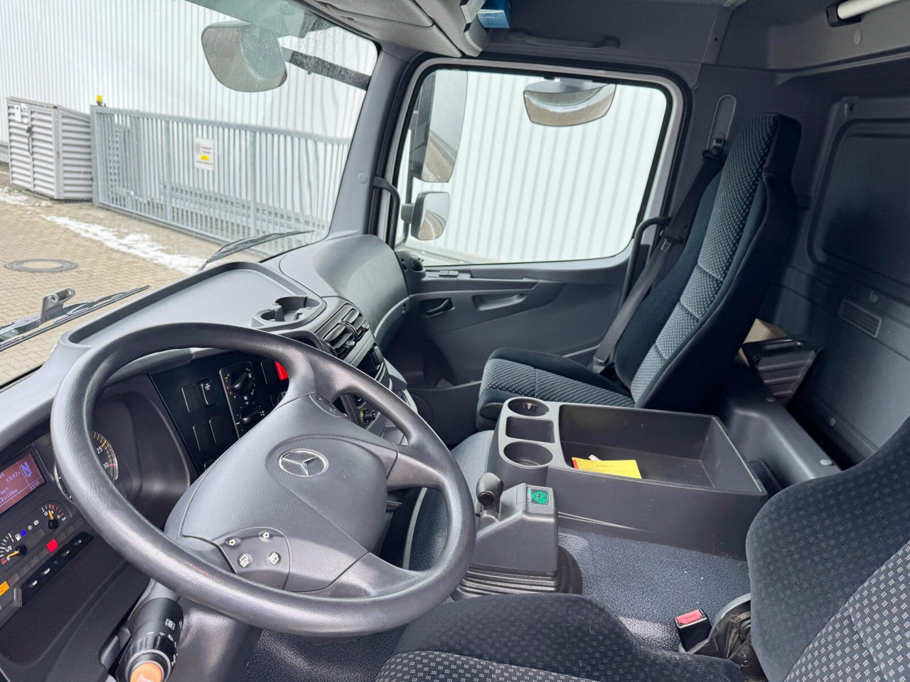 Mercedes-Benz Axor 1833 L 4x2 Axor 1833 L 4x2, Getränkekoffer - شاحنة صندوقية: صورة 3 Mercedes-Benz Axor 1833 L 4x2 Axor 1833 L 4x2, Getränkekoffer - شاحنة صندوقية: صورة 3
