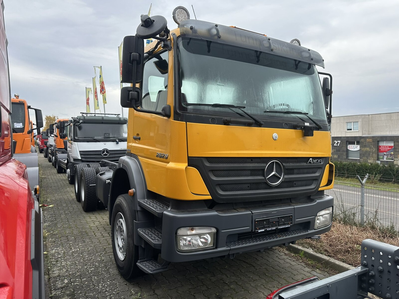 Mercedes-Benz Axor 2629 K 6x4 Axor 2629 K 6x4, PTO, Steel, Manual, 6-Zylinder - شاحنة بهيكل معدني للمقصورة: صورة 1 Mercedes-Benz Axor 2629 K 6x4 Axor 2629 K 6x4, PTO, Steel, Manual, 6-Zylinder - شاحنة بهيكل معدني للمقصورة: صورة 1