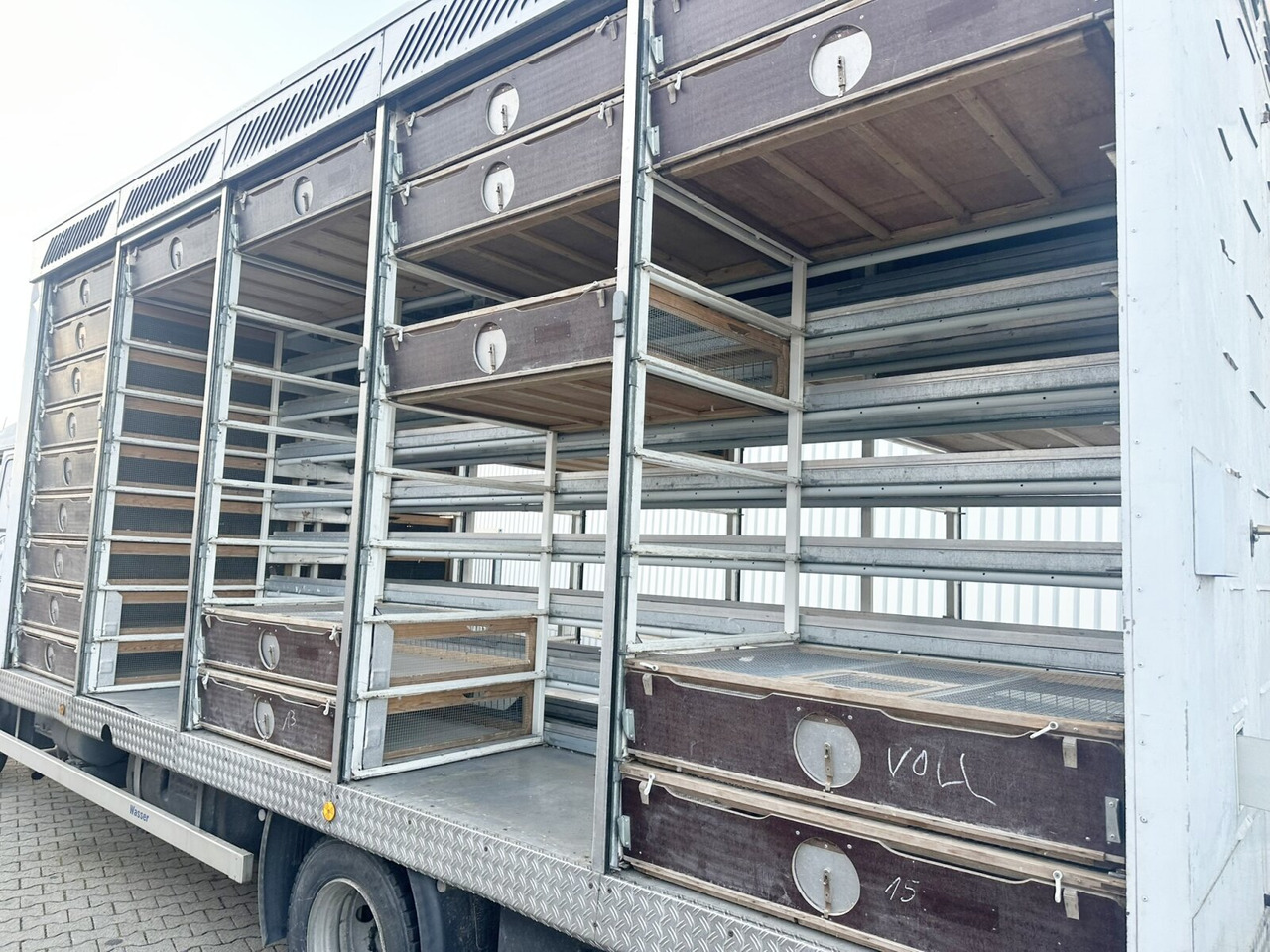 Mercedes-Benz LK 817 4x2 LK 817 4x2, Taubentransporter - شاحنة صندوقية: صورة 3 Mercedes-Benz LK 817 4x2 LK 817 4x2, Taubentransporter - شاحنة صندوقية: صورة 3