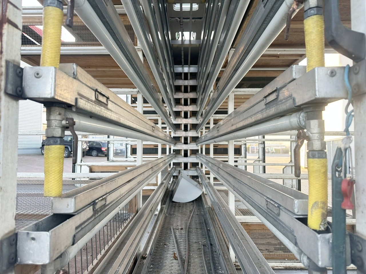 Mercedes-Benz LK 817 4x2 LK 817 4x2, Taubentransporter - شاحنة صندوقية: صورة 5 Mercedes-Benz LK 817 4x2 LK 817 4x2, Taubentransporter - شاحنة صندوقية: صورة 5