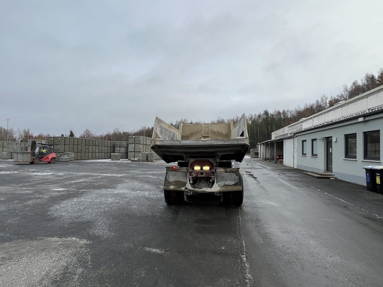 Mercedes-Benz NG 2628 K 6x4 NG 2628 K 6x4, V8, MEILLER Stahlmulde ca. 10³ - شاحنة قلاب التعدين: صورة 5 Mercedes-Benz NG 2628 K 6x4 NG 2628 K 6x4, V8, MEILLER Stahlmulde ca. 10³ - شاحنة قلاب التعدين: صورة 5