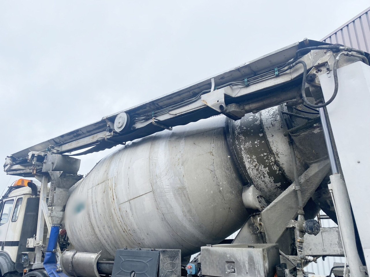 شاحنة خلاطة خرسانة Mercedes-Benz SK II 3234 B 8x4/4 SK II 3234 B 8x4/4, LT Betonmischer, Förderband, Funk, 9cbm: صورة 6