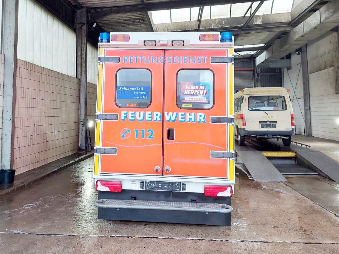 Mercedes-Benz Sprinter 516 CDI 4x2 Sprinter 516 CDI 4x2, Rettungswagen, Retarder - شاحنة حريق: صورة 4 Mercedes-Benz Sprinter 516 CDI 4x2 Sprinter 516 CDI 4x2, Rettungswagen, Retarder - شاحنة حريق: صورة 4
