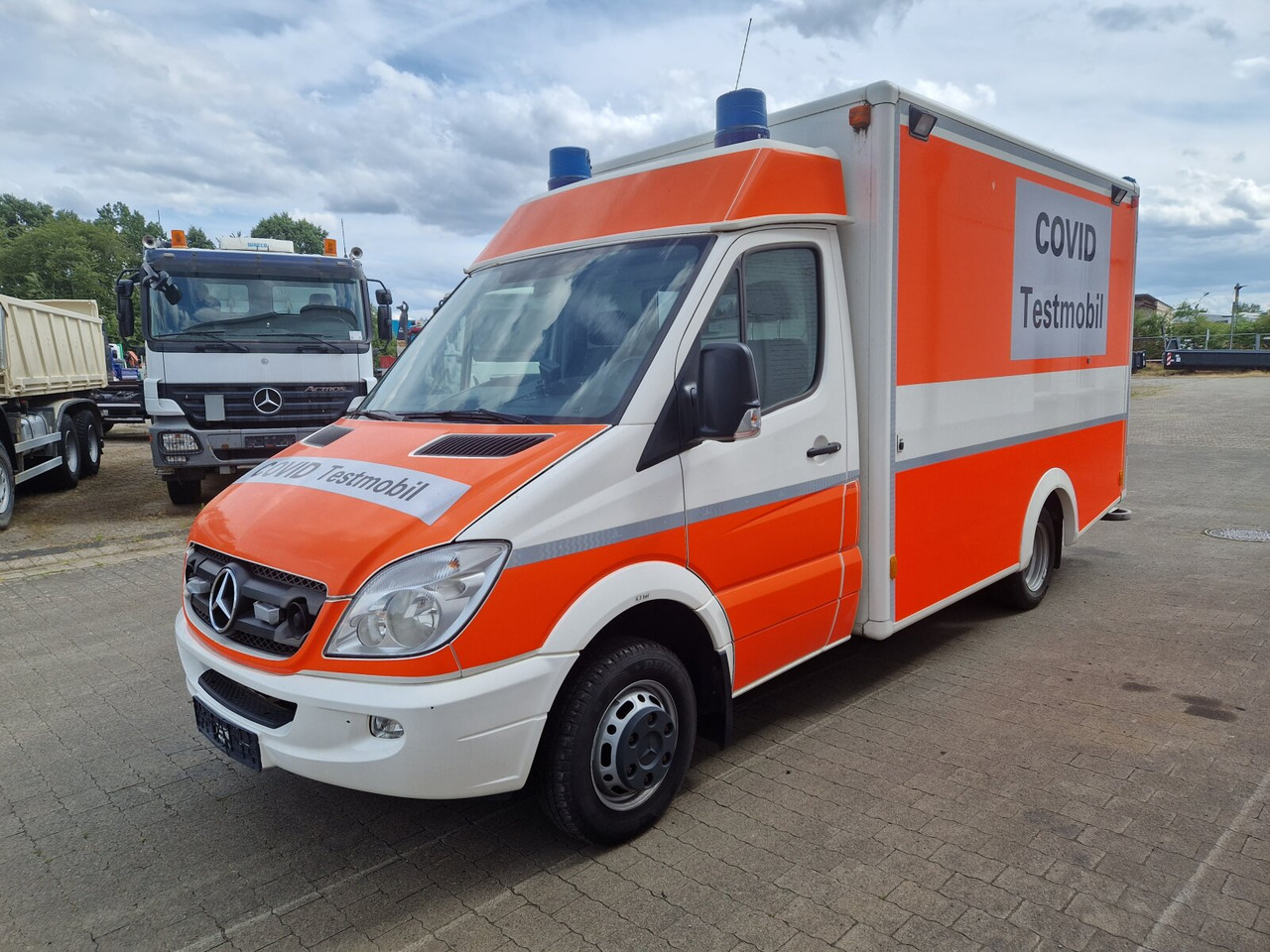 Mercedes-Benz Sprinter 516 CDI 4x2 Sprinter 516 CDI 4x2, Rettungswagen - سيارة إسعاف: صورة 1 Mercedes-Benz Sprinter 516 CDI 4x2 Sprinter 516 CDI 4x2, Rettungswagen - سيارة إسعاف: صورة 1