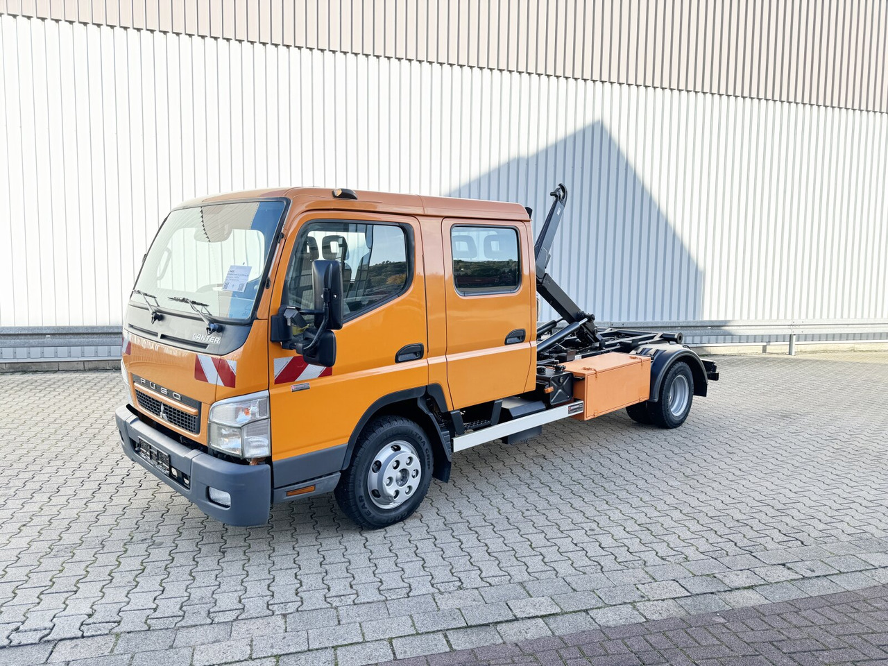 Mitsubishi Canter Fuso 6C15D 4x2 Doka Canter Fuso 6C15D 4x2 Doka, City-Abroller - شاحنة برافعة خطافية: صورة 1 Mitsubishi Canter Fuso 6C15D 4x2 Doka Canter Fuso 6C15D 4x2 Doka, City-Abroller - شاحنة برافعة خطافية: صورة 1