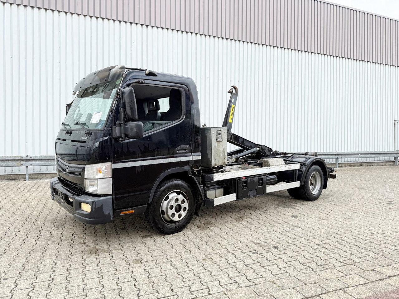 Mitsubishi Canter Fuso 9C18 4x2 Canter Fuso 9C18 4x2, Marrel City Abrollanlage - شاحنة برافعة خطافية: صورة 1 Mitsubishi Canter Fuso 9C18 4x2 Canter Fuso 9C18 4x2, Marrel City Abrollanlage - شاحنة برافعة خطافية: صورة 1
