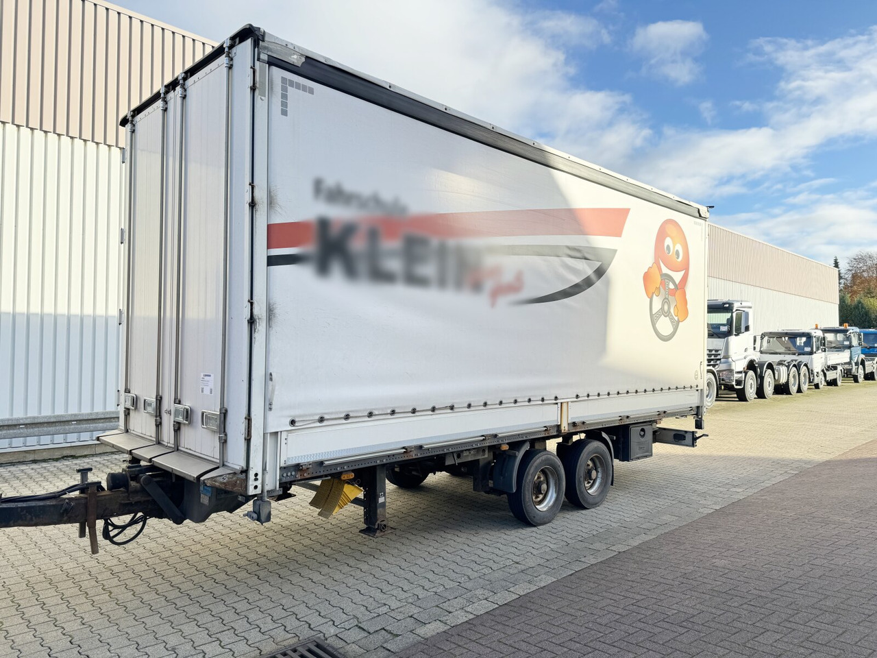 OS2-L105 L/B OS2-L105 L/B, durchladbar, Edscha, Ex-Fahrschule! - مقطورات مسطحة: صورة 1 OS2-L105 L/B OS2-L105 L/B, durchladbar, Edscha, Ex-Fahrschule! - مقطورات مسطحة: صورة 1