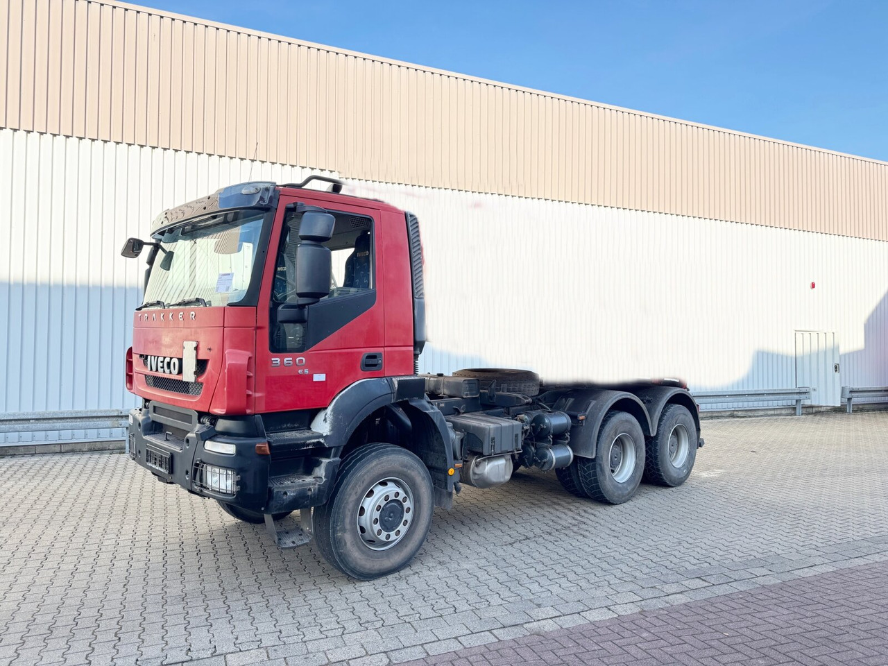 Trakker AD260T36W 6x6 Trakker AD260T36W 6x6 - شاحنة بهيكل معدني للمقصورة: صورة 1 Trakker AD260T36W 6x6 Trakker AD260T36W 6x6 - شاحنة بهيكل معدني للمقصورة: صورة 1