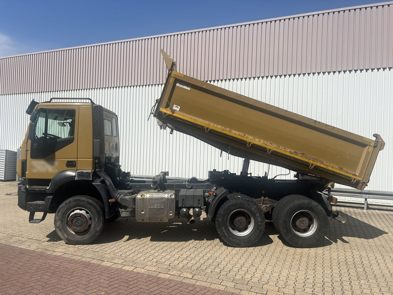 Trakker AD260T45W 6x6 Trakker AD260T45W 6x6 - شاحنة قلاب: صورة 3 Trakker AD260T45W 6x6 Trakker AD260T45W 6x6 - شاحنة قلاب: صورة 3