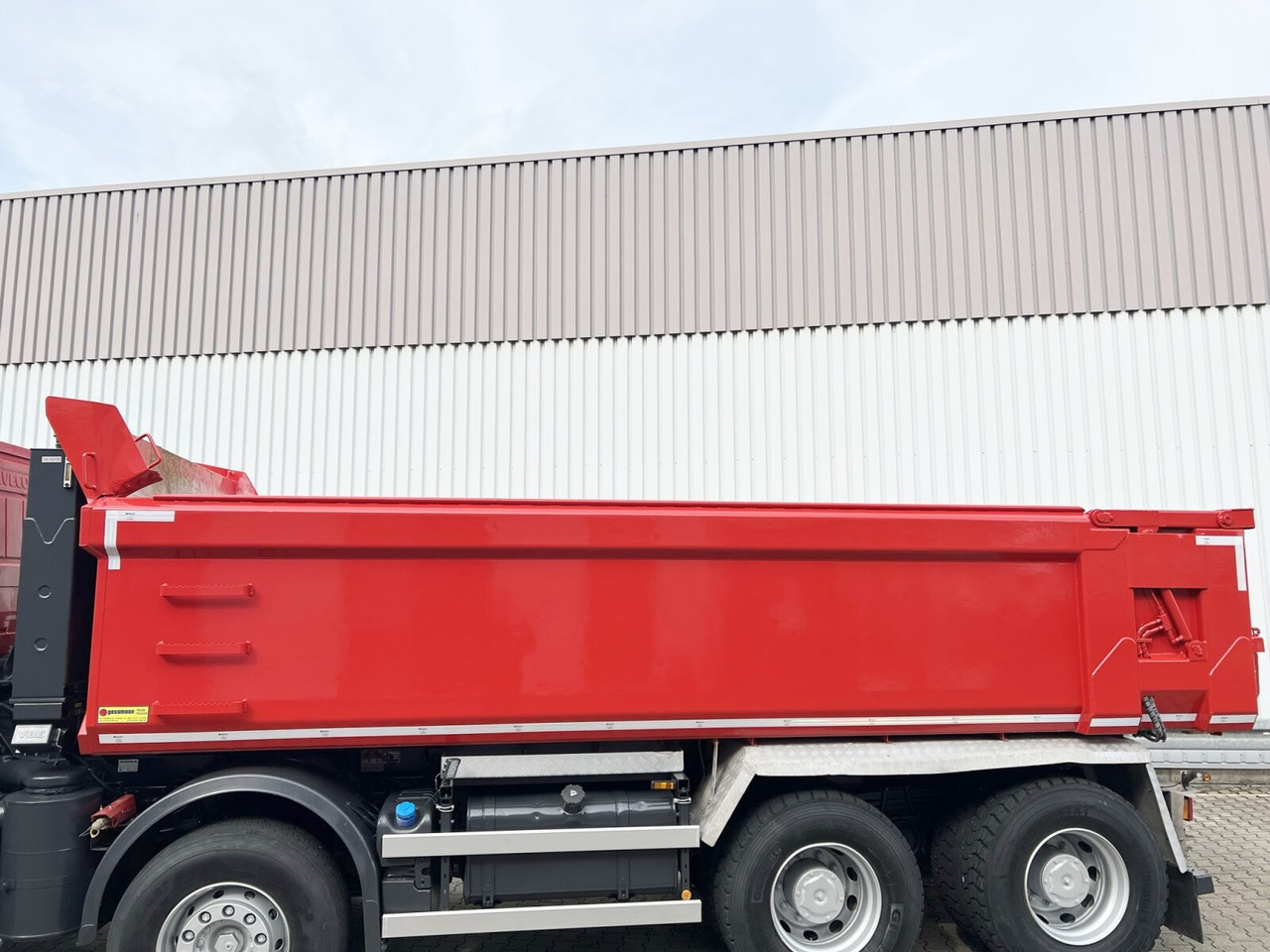 Trakker AD410T50 8x4 Trakker AD410T50 8x4, Stahlmulde ca. 16m³, hydr. Heckklappe - شاحنة قلاب: صورة 5 Trakker AD410T50 8x4 Trakker AD410T50 8x4, Stahlmulde ca. 16m³, hydr. Heckklappe - شاحنة قلاب: صورة 5