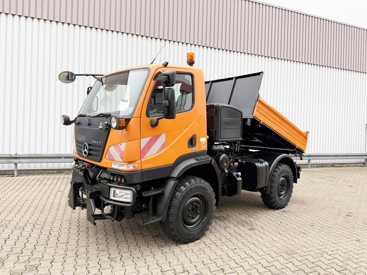 Unimog U 20 4x4 U 20 4x4, Kipper, Zapfwelle, Winterdienstausstattung, 2x AHK - شاحنة توصيل مغلقة: صورة 1 Unimog U 20 4x4 U 20 4x4, Kipper, Zapfwelle, Winterdienstausstattung, 2x AHK - شاحنة توصيل مغلقة: صورة 1