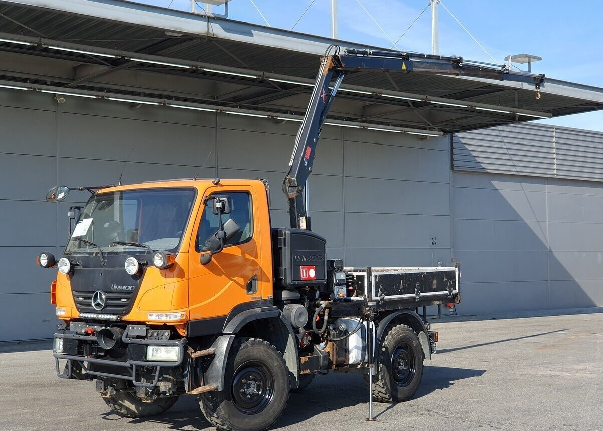 Unimog U 20 4x4 U 20 4x4, Zapfwelle, Kran Hiab 022D-3 HiDuo, Funk - شاحنة توصيل مغلقة: صورة 1 Unimog U 20 4x4 U 20 4x4, Zapfwelle, Kran Hiab 022D-3 HiDuo, Funk - شاحنة توصيل مغلقة: صورة 1