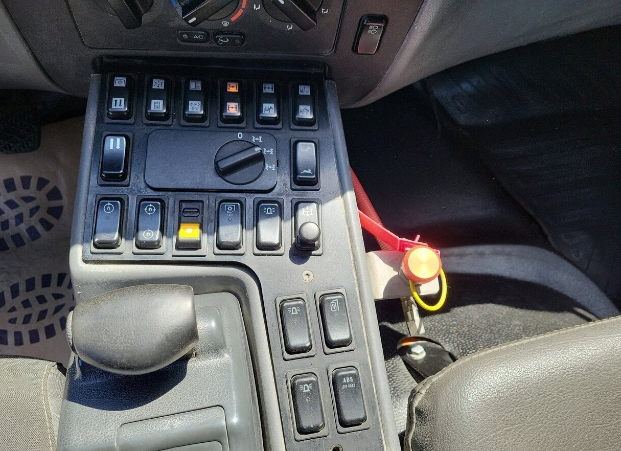 Unimog U 20 4x4 U 20 4x4, Zapfwelle, Kran Hiab 022D-3 HiDuo, Funk - شاحنة توصيل مغلقة: صورة 5 Unimog U 20 4x4 U 20 4x4, Zapfwelle, Kran Hiab 022D-3 HiDuo, Funk - شاحنة توصيل مغلقة: صورة 5