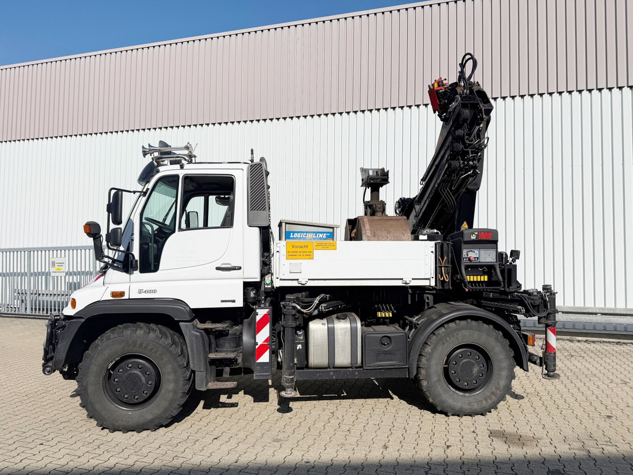 Unimog U400 4x4 U400 4x4, Frontzapfwelle, Heckkran Hiab XS 144-E4 HiDuo, Seilwinde, Funk - موبايل كرين: صورة 4 Unimog U400 4x4 U400 4x4, Frontzapfwelle, Heckkran Hiab XS 144-E4 HiDuo, Seilwinde, Funk - موبايل كرين: صورة 4