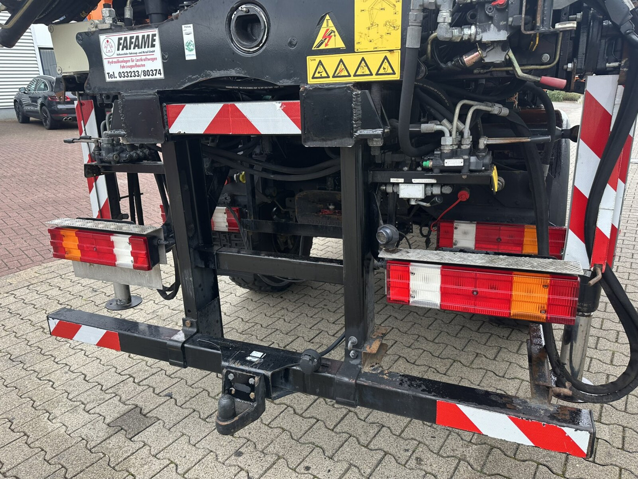 Unimog U500 4x4 U500 4x4 405/40 mit Heckkran Hiab 077-1 HiDuo, absattelbar, Funk - شاحنة توصيل مغلقة: صورة 2 Unimog U500 4x4 U500 4x4 405/40 mit Heckkran Hiab 077-1 HiDuo, absattelbar, Funk - شاحنة توصيل مغلقة: صورة 2