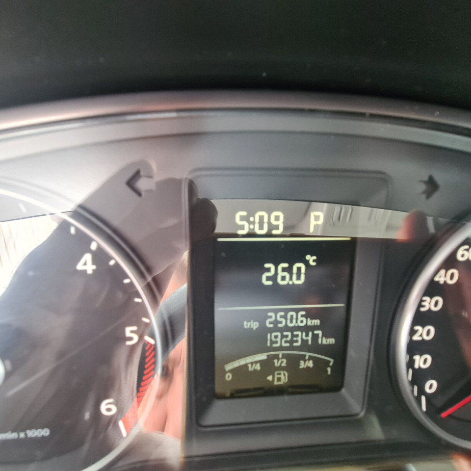 Volkswagen T5 2.0 TDI T5 2.0 TDI, Krankenwagen - سيارة إسعاف: صورة 3 Volkswagen T5 2.0 TDI T5 2.0 TDI, Krankenwagen - سيارة إسعاف: صورة 3