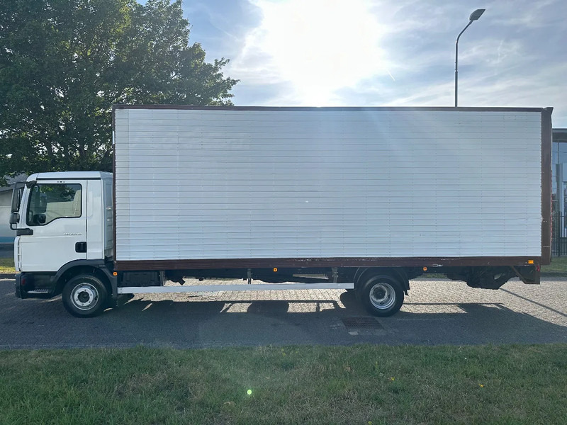 MAN TGL 12.210 MANUAL + 2000 KG LIFT + 2.60 M HIGH BIG BOX + AIRCO + SPRING / SPRING + 3 SEATS - شاحنة صندوقية: صورة 2 MAN TGL 12.210 MANUAL + 2000 KG LIFT + 2.60 M HIGH BIG BOX + AIRCO + SPRING / SPRING + 3 SEATS - شاحنة صندوقية: صورة 2