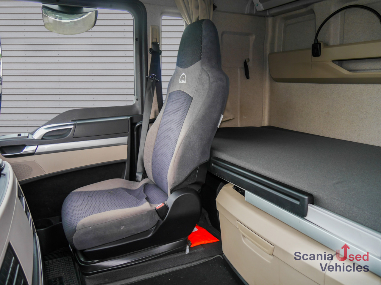 MAN TGX 26.470 6x2-4 LL - Koffer / LBW - - شاحنة صندوقية: صورة 4 MAN TGX 26.470 6x2-4 LL - Koffer / LBW - - شاحنة صندوقية: صورة 4