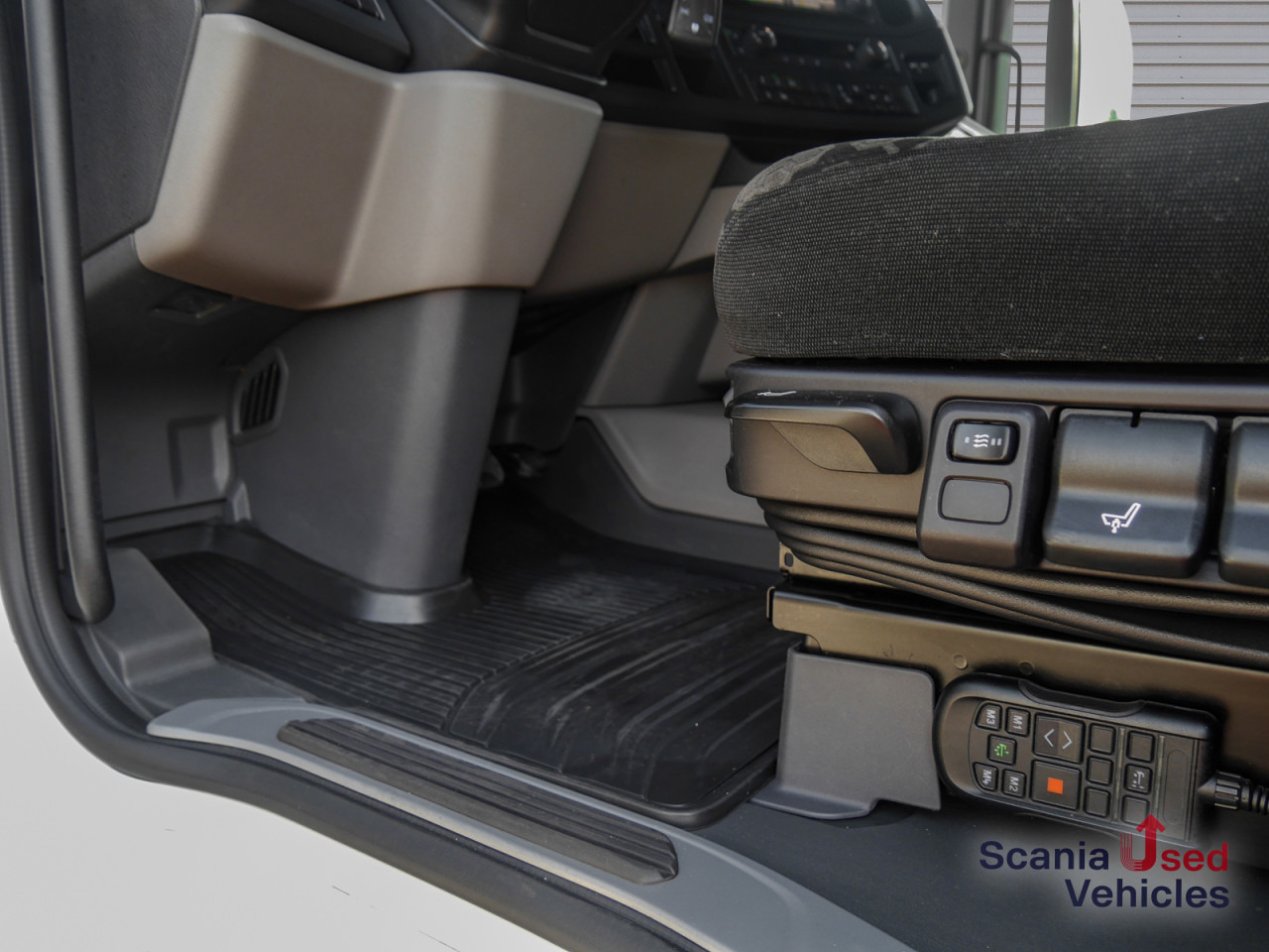 SCANIA R 460 A4x2NA - SUPER - - مقطورة السحب: صورة 3 SCANIA R 460 A4x2NA - SUPER - - مقطورة السحب: صورة 3