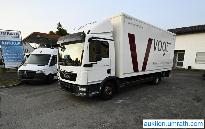 MAN MAN TGL 12.250 4x2 L/BL Koffer Ladebordwand Klimaautomatik NAVI Luftfederung Automatikgetriebe EURO 6 - شاحنة صندوقية: صورة 2 MAN MAN TGL 12.250 4x2 L/BL Koffer Ladebordwand Klimaautomatik NAVI Luftfederung Automatikgetriebe EURO 6 - شاحنة صندوقية: صورة 2