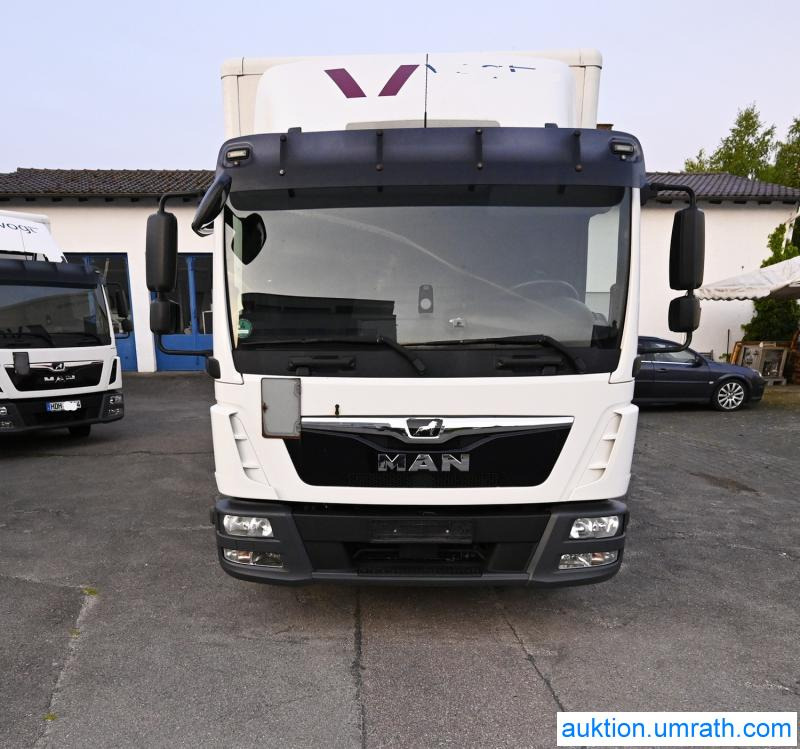 MAN (V181) MAN TGL 12.250 4x2 L/BL Koffer Ladebordwand Klimaautomatik NAVI Luftfederung Automatikgetriebe EURO 6 - شاحنة صندوقية: صورة 3 MAN (V181) MAN TGL 12.250 4x2 L/BL Koffer Ladebordwand Klimaautomatik NAVI Luftfederung Automatikgetriebe EURO 6 - شاحنة صندوقية: صورة 3