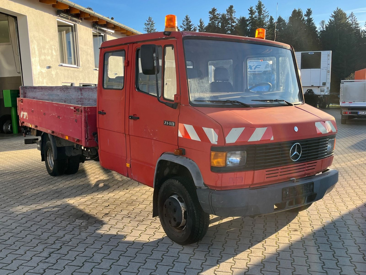 Mercedes-Benz 714D Doka Pritsche - شاحنة توصيل مفتوحة, الشاحنات الصغيرة كابينة مزدوجة: صورة 2 Mercedes-Benz 714D Doka Pritsche - شاحنة توصيل مفتوحة, الشاحنات الصغيرة كابينة مزدوجة: صورة 2