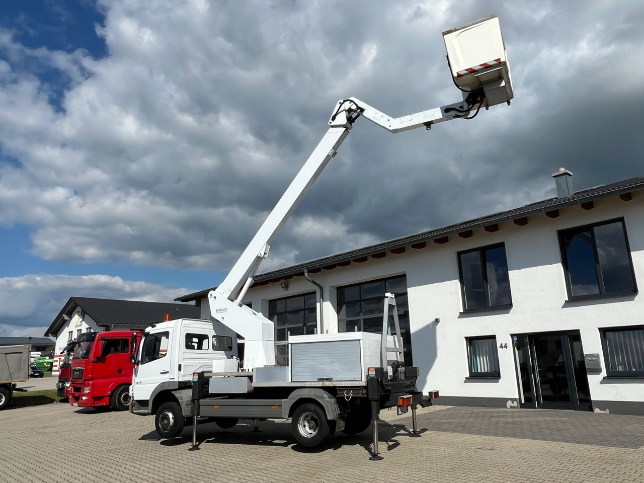 Mercedes-Benz Atego 816 ESDA TG 1800 Steiger 1000V isoliert - منصة محمولة مثبتة على الشاحنة: صورة 2 Mercedes-Benz Atego 816 ESDA TG 1800 Steiger 1000V isoliert - منصة محمولة مثبتة على الشاحنة: صورة 2
