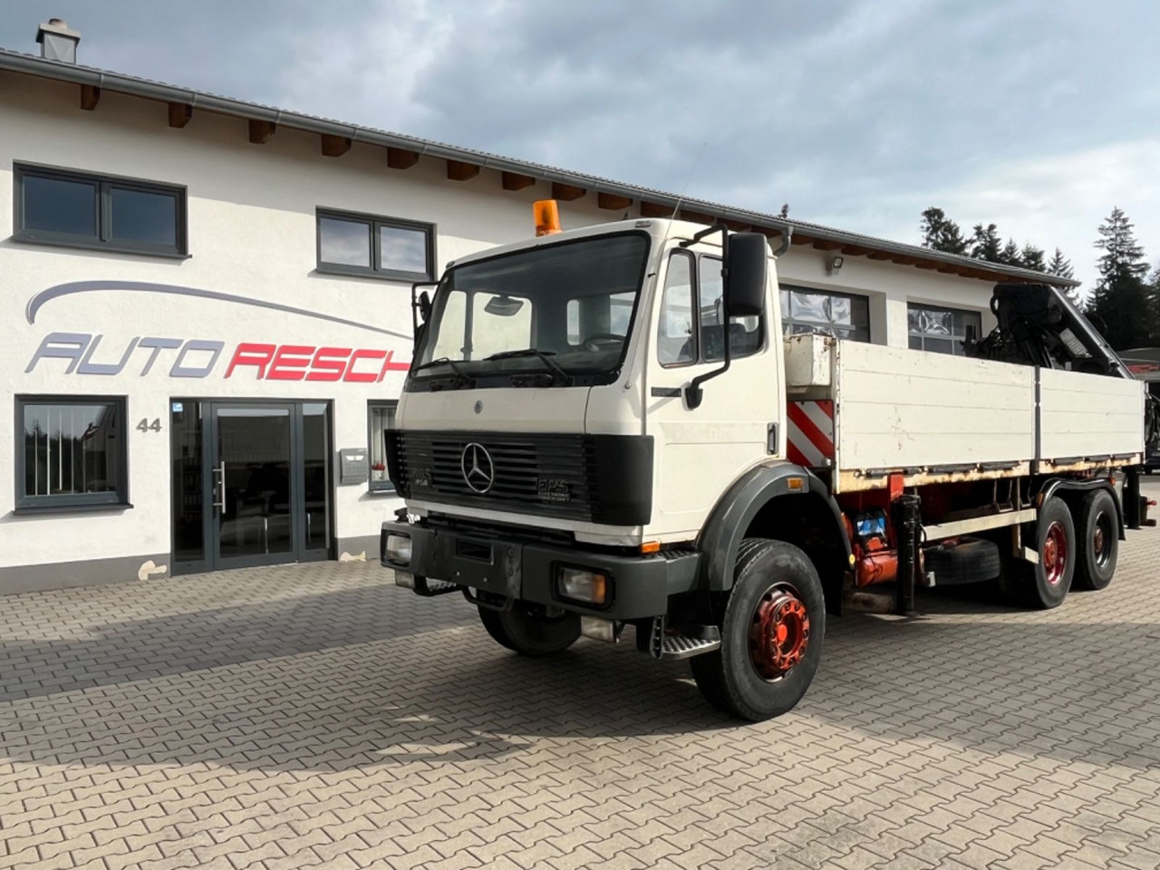 Mercedes-Benz SK 2635 6x4 V8 Pritsche mit HIAB 300-4 - شاحنات مسطحة, شاحنة كرين: صورة 2 Mercedes-Benz SK 2635 6x4 V8 Pritsche mit HIAB 300-4 - شاحنات مسطحة, شاحنة كرين: صورة 2