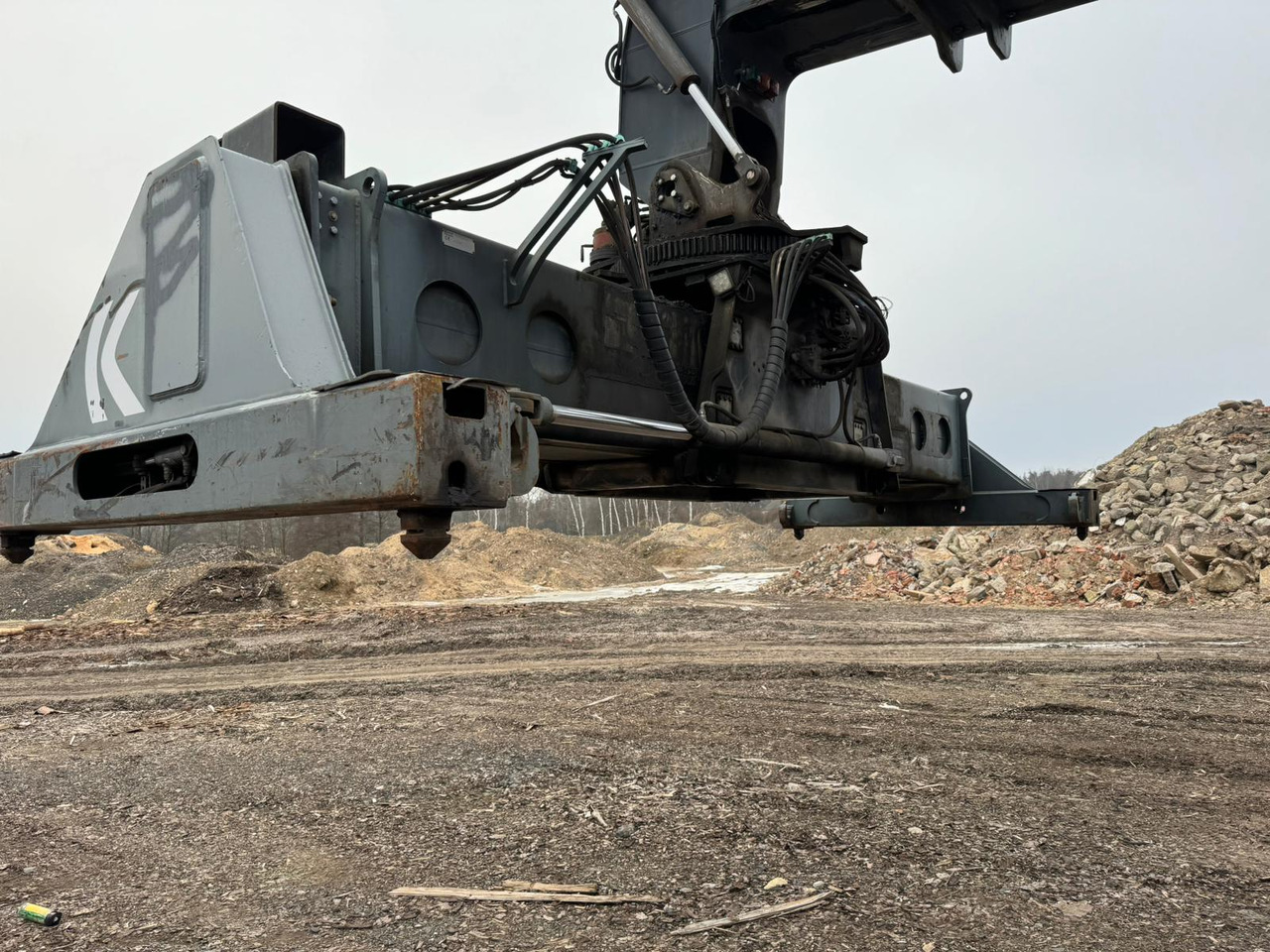 KALMAR DRF420-60S5 BJ: 2007 BStd: 32773h - آلة نقل الحاويات: صورة 3 KALMAR DRF420-60S5 BJ: 2007 BStd: 32773h - آلة نقل الحاويات: صورة 3