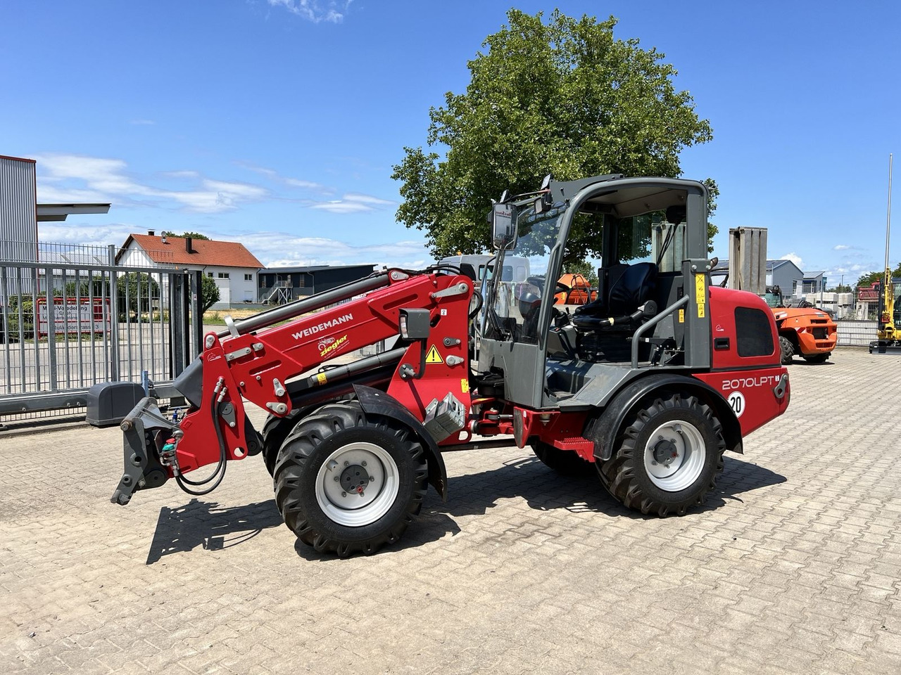 Weidemann 2070LPT-Tele 75 PS-2900 Stunden - لودر مفصلي صغير: صورة 1 Weidemann 2070LPT-Tele 75 PS-2900 Stunden - لودر مفصلي صغير: صورة 1
