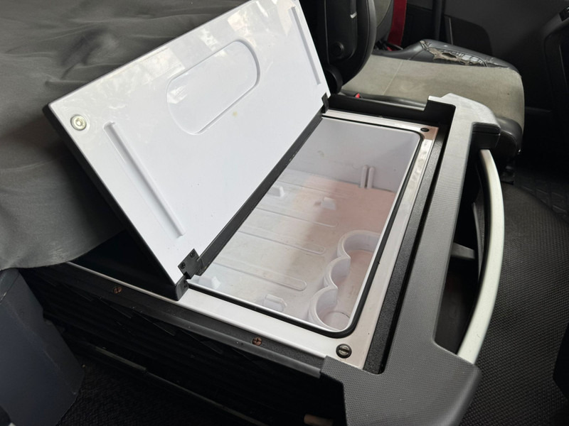 رأس تريلا Renault T 460 / Refrigarator / Euro 6 / 2 Beds: صورة 10