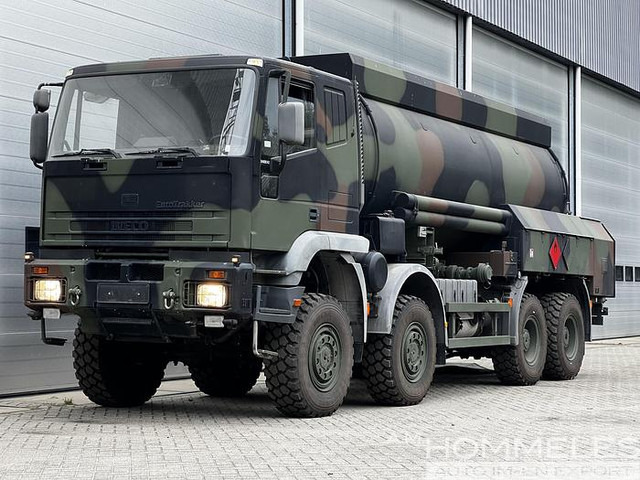 Iveco 340E42 8x8 - شاحنة صهريج: صورة 1 Iveco 340E42 8x8 - شاحنة صهريج: صورة 1