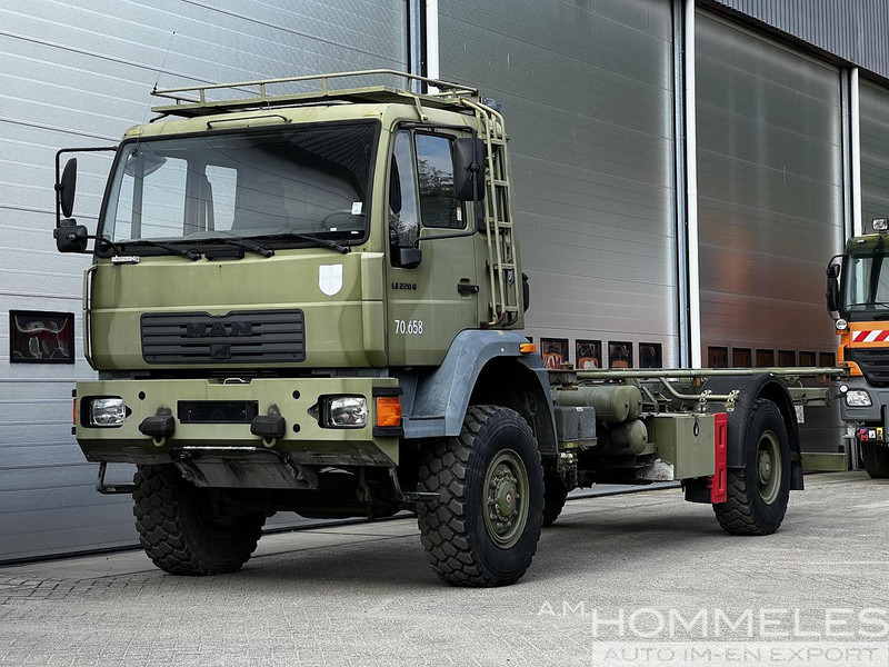 MAN 18.225 LAC 4x4 - شاحنة: صورة 1 MAN 18.225 LAC 4x4 - شاحنة: صورة 1
