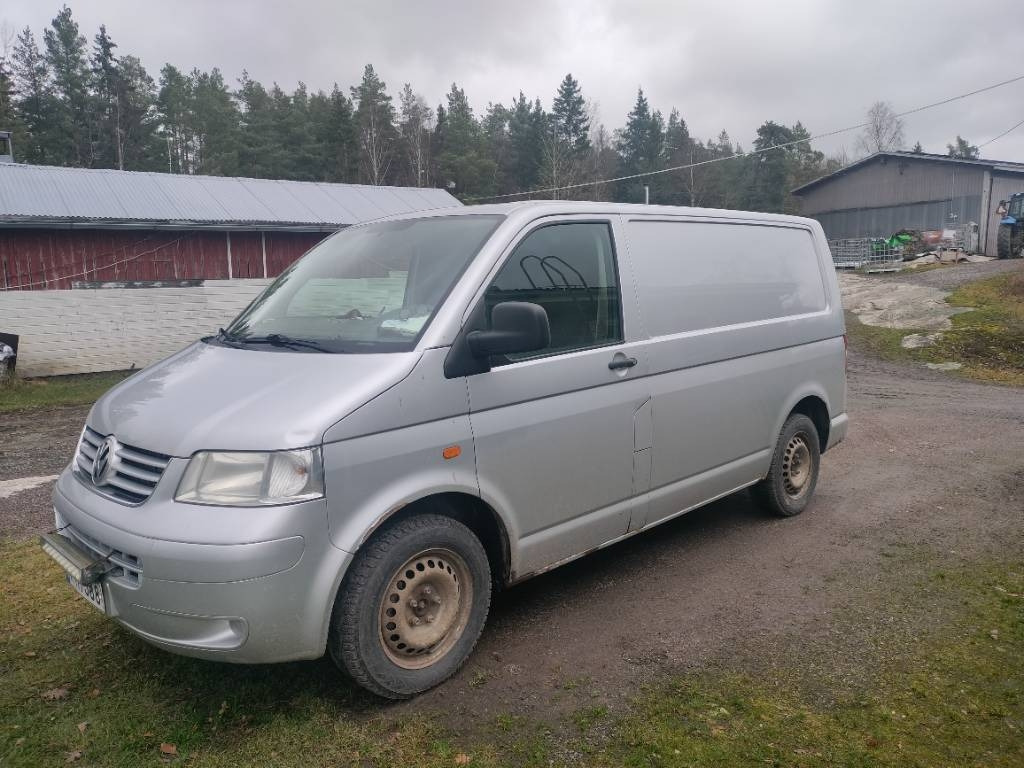 Volkswagen Transporter 1.9 TDI - فان المدمجة: صورة 1 Volkswagen Transporter 1.9 TDI - فان المدمجة: صورة 1