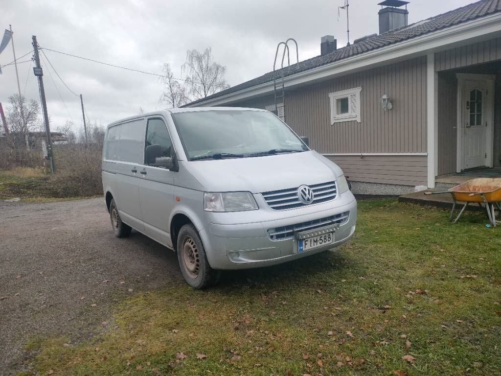 Volkswagen Transporter 1.9 TDI - فان المدمجة: صورة 2 Volkswagen Transporter 1.9 TDI - فان المدمجة: صورة 2