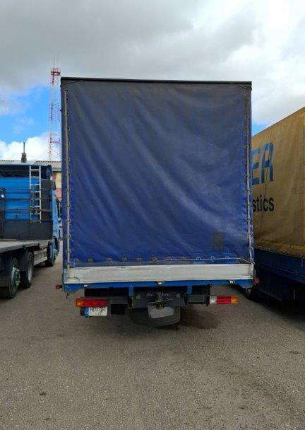 Mercedes-Benz Atego 817 - شاحنة ذات ستائر جانبية: صورة 4 Mercedes-Benz Atego 817 - شاحنة ذات ستائر جانبية: صورة 4