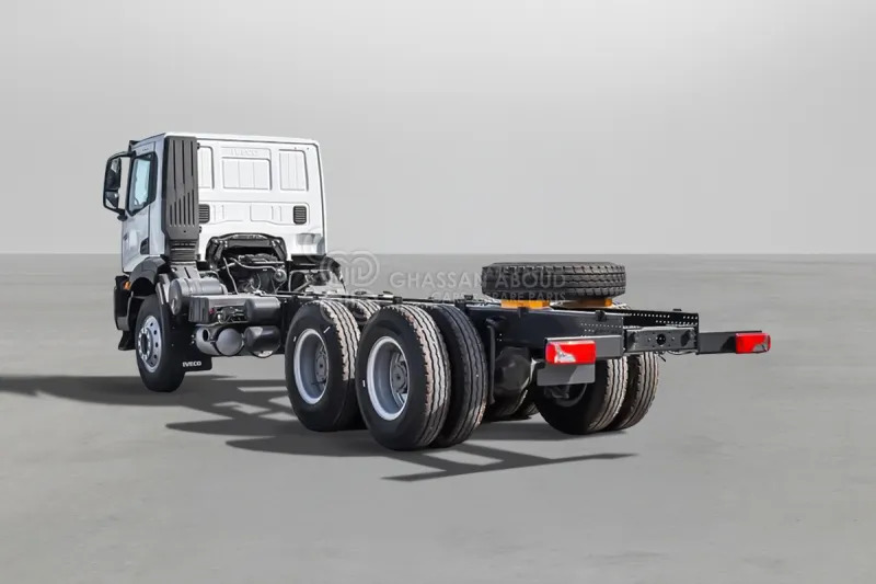 Iveco T-WAY AD380T47H 6x4 R24 Tyres Chassis - Barcelona Stock - شاحنة بهيكل معدني للمقصورة: صورة 2 Iveco T-WAY AD380T47H 6x4 R24 Tyres Chassis - Barcelona Stock - شاحنة بهيكل معدني للمقصورة: صورة 2