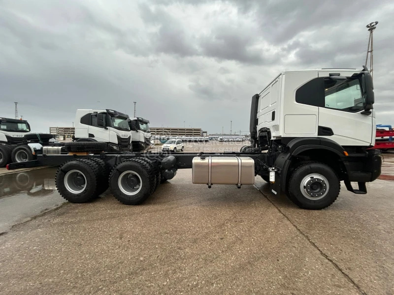 Iveco T-WAY AT380T43H 6x4 R20 Tyres Chassis - Barcelona Stock - شاحنة بهيكل معدني للمقصورة: صورة 2 Iveco T-WAY AT380T43H 6x4 R20 Tyres Chassis - Barcelona Stock - شاحنة بهيكل معدني للمقصورة: صورة 2
