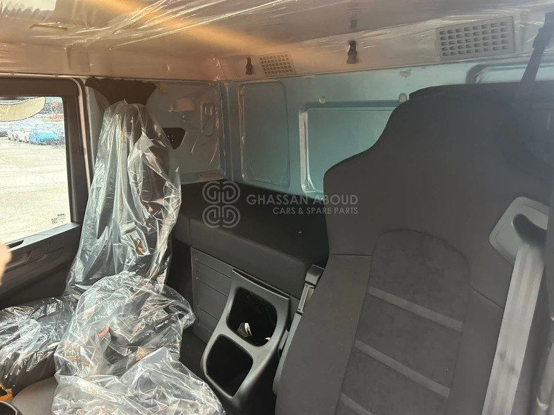 Iveco T-WAY AT380T43H 6x4 R20 Tyres Chassis - Barcelona Stock - شاحنة بهيكل معدني للمقصورة: صورة 3 Iveco T-WAY AT380T43H 6x4 R20 Tyres Chassis - Barcelona Stock - شاحنة بهيكل معدني للمقصورة: صورة 3